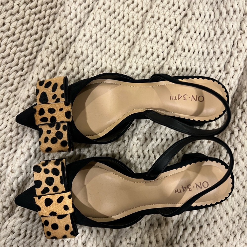 Women's Black and Tan Bow Flats